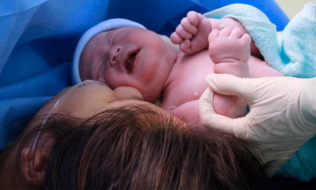 Sinh con 'thuận tự nhiên' có thể dẫn đến chết người 