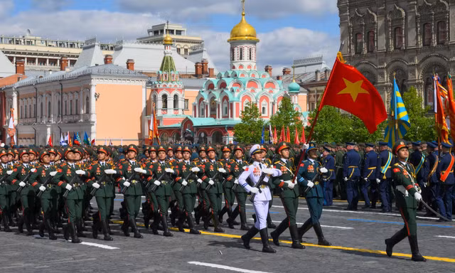 Đoàn Quân đội nhân dân Việt Nam duyệt binh trên Quảng trường Đỏ