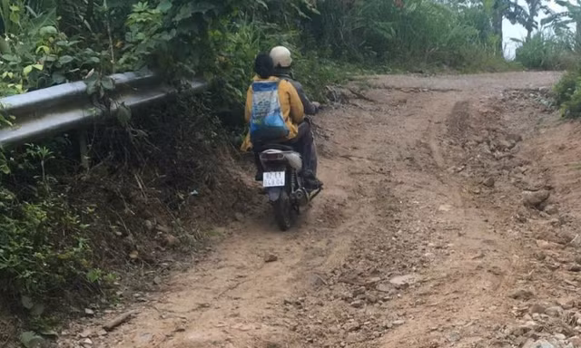 Đường tránh ngập vẫn chưa thi công xong, ảnh hưởng nghiêm trọng đến đời sống của người dân