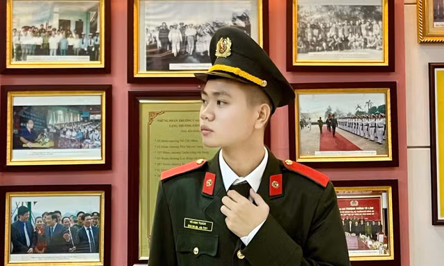 Được kết nạp Đảng năm 18 tuổi, chàng trai yêu văn chương phấn đấu trở thành người chiến sĩ mẫu mực