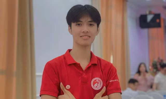 Khát vọng học tập và cống hiến cộng đồng của nam sinh Trường Cao đẳng Dược Trung ương Hải Dương