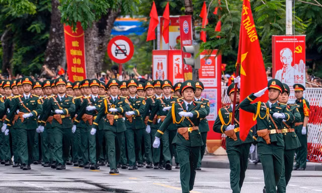 Diễu hành kỷ niệm 70 năm Ngày Giải phóng thành phố Hải Phòng 