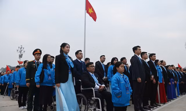 Tuổi trẻ Việt Nam báo công dâng Bác trước thềm Đại hội Đại biểu Hội LHTN Việt Nam