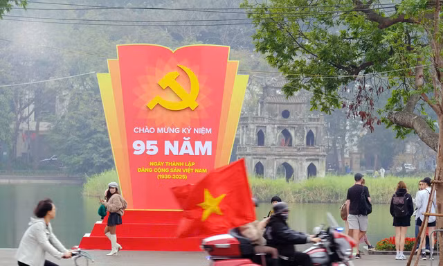 Hà Nội trong những ngày chào mừng 95 năm thành lập Đảng