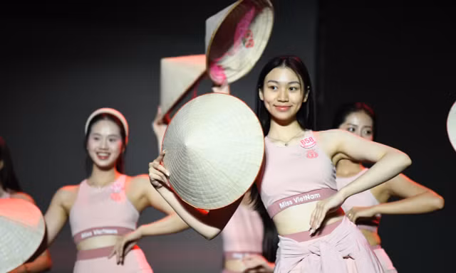Thí sinh ‘Hoa hậu Việt Nam’ 2024 ‘sải bước’ đầu tiên trên sân khấu Chung khảo toàn quốc