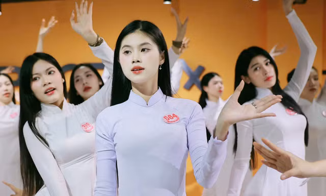 Top 41 ‘Hoa hậu Việt Nam’ 2024 duyên dáng trong tà áo dài