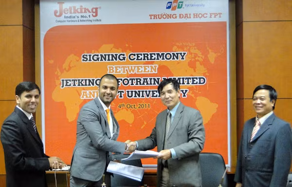 Thành lập Học viện quốc tế đầu tiên về phần cứng và mạng