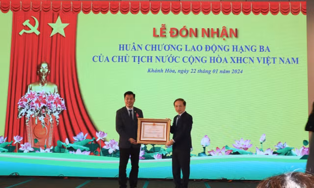 Phó Chủ tịch Hội Doanh nhân trẻ Việt Nam nhận Huân chương Lao động hạng Ba