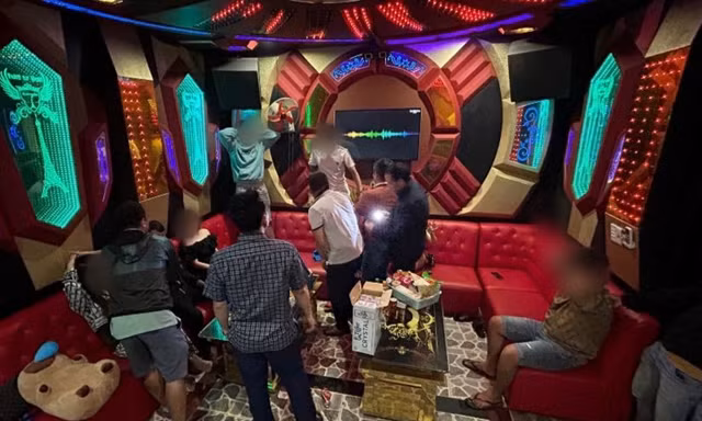 Bắt quản lý quán karaoke cùng đồng phạm tổ chức sử dụng trái phép chất ma túy