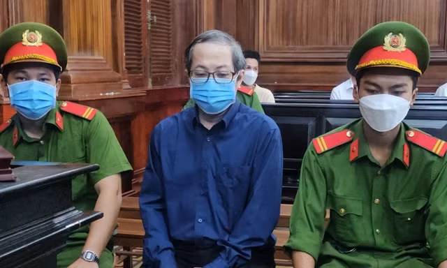 Cựu Giám đốc Bệnh viện TP Thủ Đức - bị cáo Nguyễn Minh Quân tại phiên tòa.