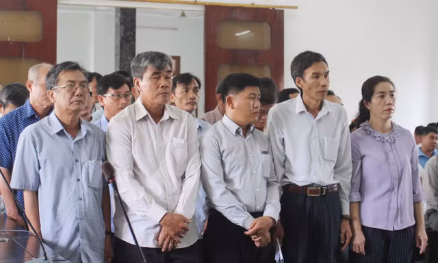 Xét xử 22 cựu cán bộ 'hô biến' đất rừng thành đất ở 