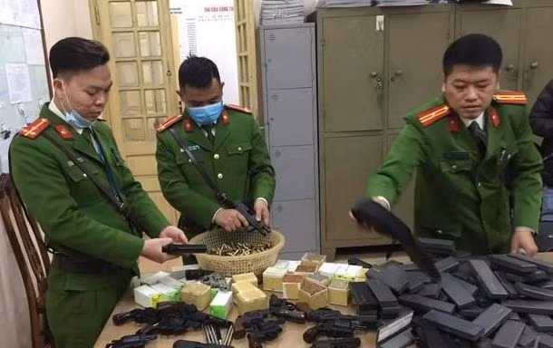 Sau thẩm tra, Hà Nội thông qua việc tăng mức hỗ trợ cho Cảnh sát hình sự cấp huyện 