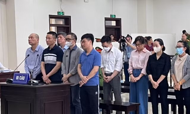 Phúc thẩm vụ Công ty Việt Á: Cựu vụ phó Bộ KH&CN liệt kê cả bằng khen, giấy khen của con mong tòa ghi nhận