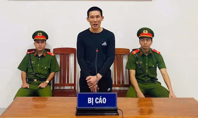 Nghịch tử dùng xăng đốt mẹ ruột trong cơn say bị tuyên phạt 17 năm tù