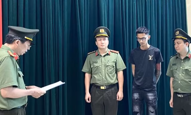 Bắt đối tượng tổ chức đưa nhóm người vượt biên sang Campuchia làm 'việc nhẹ lương cao'