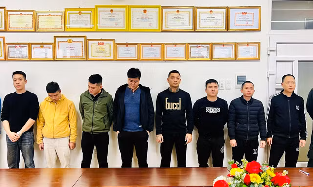 Bắt giữ 9 đối tượng tham gia đường dây đánh bạc 300 tỷ tại Huế