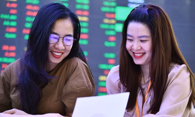 Chứng khoán khai xuân rực rỡ, đà tăng có nối dài?