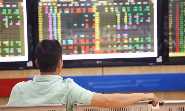 Điểm tên nhóm cổ phiếu vừa khiến VN-Index 'rơi' điểm