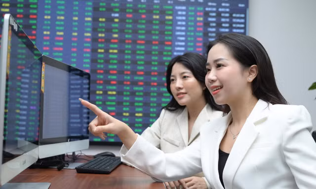 'Tiệc vui' cho nhóm ngân hàng, chứng khoán