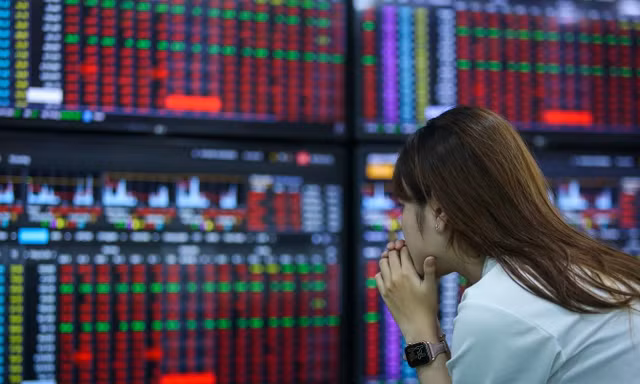 Cổ phiếu ngân hàng tiếp tục 'nằm sàn'