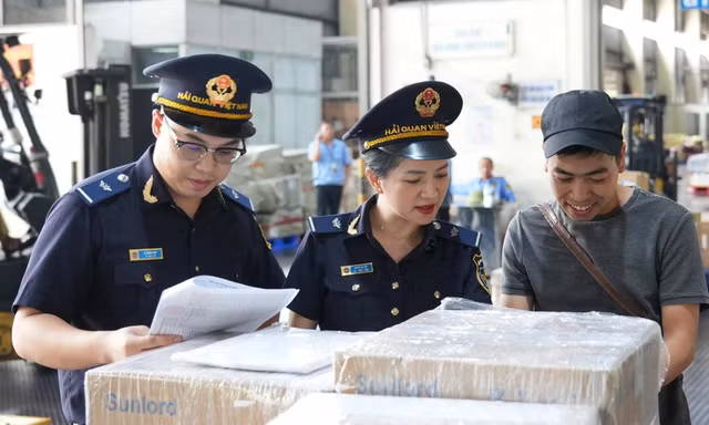 Đề xuất 'bật chế độ ưu tiên' thông quan hàng công nghệ cao 