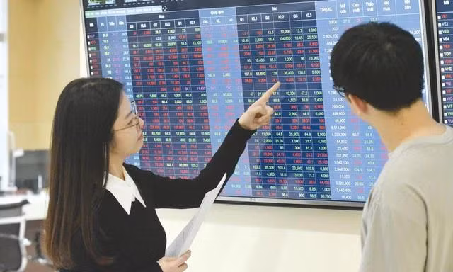 Cổ phiếu ‘họ’ Vin kéo thị trường ngược dòng