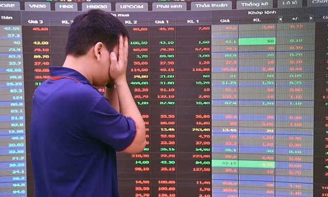 Chứng khoán giảm mạnh nhất từ đầu năm đến nay