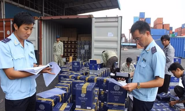 Thực hư việc doanh nghiệp 'tung hỏa mù', hải quan gây khó dễ kiểm hàng quá cảnh