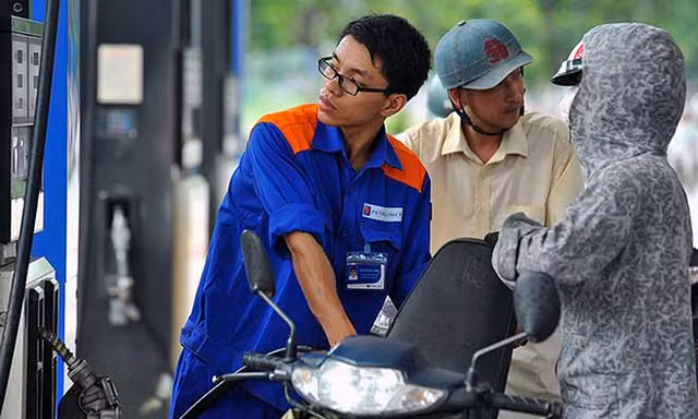 Giá xăng tăng từ 15h chiều nay 