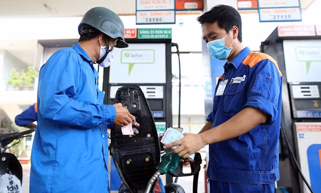 Giá xăng dầu ngày mai tăng hay giảm?