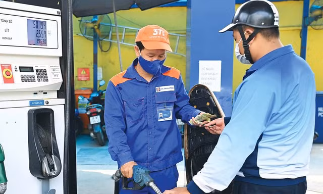 Giá xăng tăng trở lại từ chiều nay