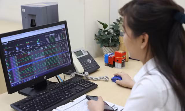 Chứng khoán rung lắc trước kỳ nghỉ lễ