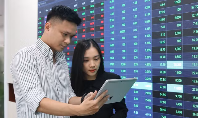 Cổ phiếu ngân hàng đua trần, chứng khoán tăng mạnh