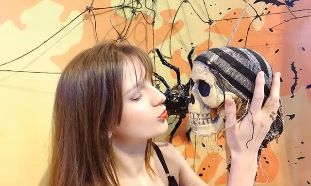 Hội rich kid, hot girl nô nức hóa trang ngày Halloween