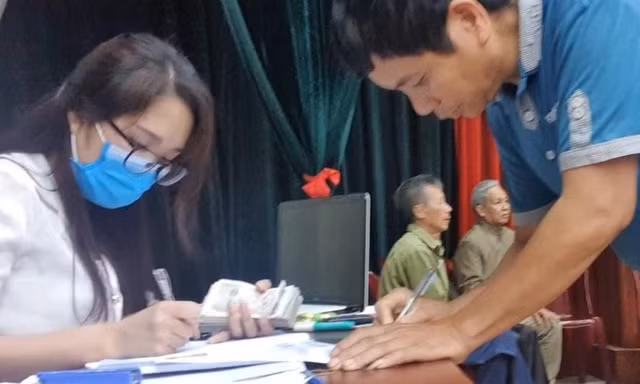 Bưu điện Hưng Yên thừa nhận cách làm của cấp dưới là 'không công khai'