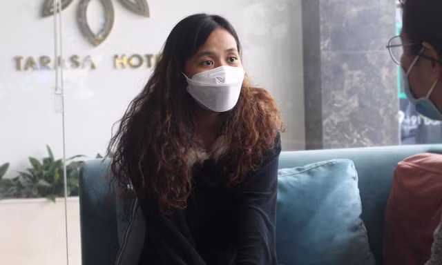 17 giờ vật lộn trong sóng dữ 