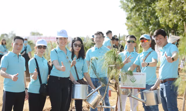 Chung tay 'Vì một Việt Nam xanh' tại chuỗi sự kiện bên lề Tiền Phong Marathon 2021