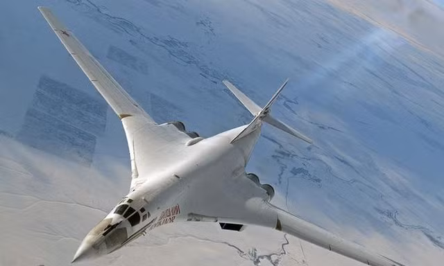 Sức mạnh hủy diệt của 'Thiên nga trắng' Tu-160