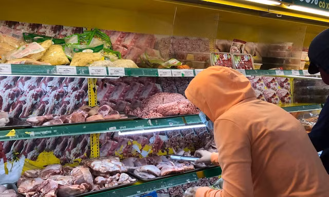 Siêu thị đảm bảo nhu yếu phẩm cho người dân trong thời gian giãn cách xã hội