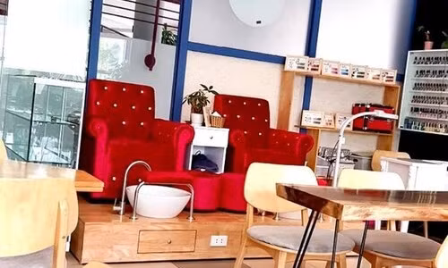 “Chơi lớn” như Đại học Kinh tế Quốc dân: Có cả một tiệm làm nail trong khuôn viên trường