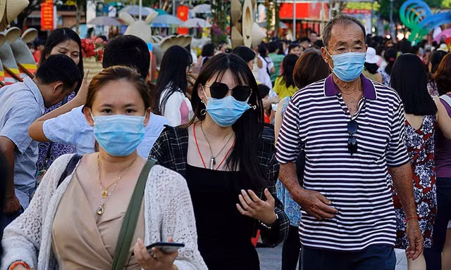 Hà Nội: Người không đeo khẩu trang nơi công cộng sẽ bị phạt “nguội” từ 1-3 triệu đồng