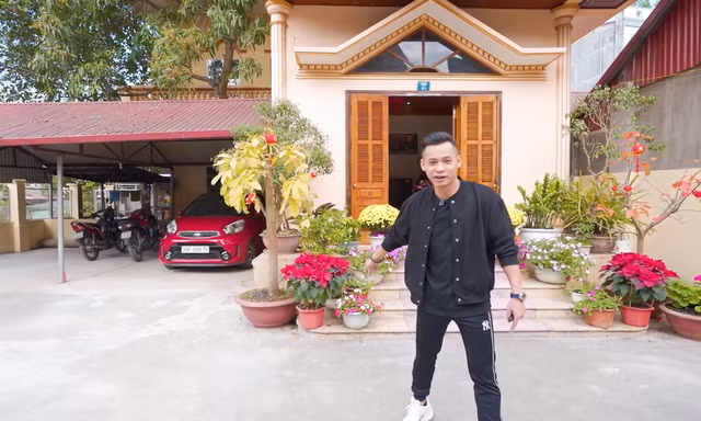 Cận cảnh căn nhà 3 tầng của Độ Mixi tại Cao Bằng, hé lộ món quà giá trị lần đầu tặng mẹ