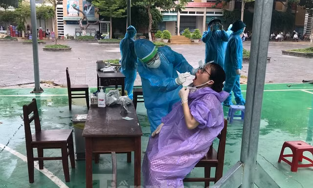 Sáng 4/8: Thêm 10 ca mắc COVID-19 mới, tiếp tục có nhân viên y tế nhiễm bệnh