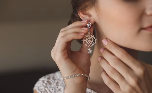 Công việc trong mơ: Chụp ảnh đăng lên mạng xã hội, sở hữu trang sức hàng trăm triệu đồng
