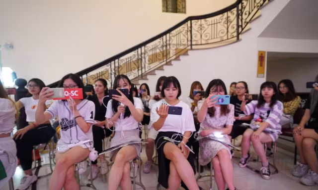 Dream Concert 2020: Các tín đồ K-Pop gặp thần tượng qua màn hình điện thoại, máy tính