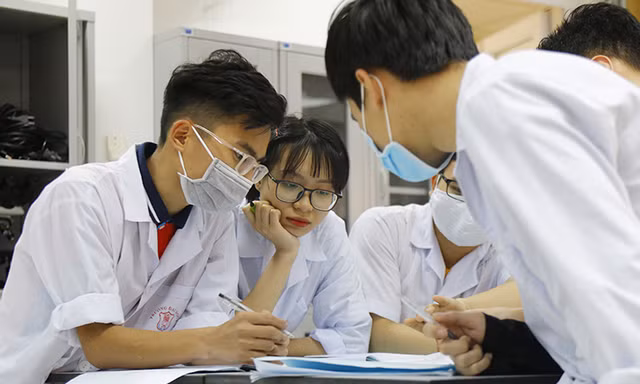Điểm chuẩn dự kiến năm 2020 của Đại học Y Hà Nội: 28 điểm/ 3 môn vẫn có thể trượt!