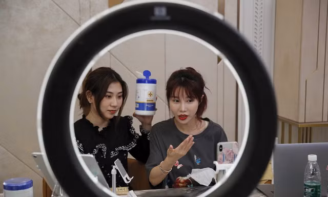 Sau COVID-19, bán hàng livestream trở thành nghề nghiệp được công nhận ở Trung Quốc