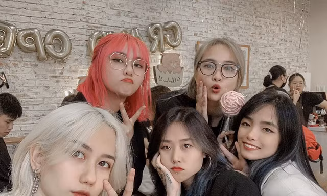 Dàn streamer, gamer hội tụ chúc mừng Linh Ngọc Đàm khai trương quán cà phê mèo