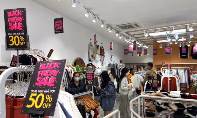Black Friday: Vì sao nhiều nơi giảm giá 'sập sàn' vẫn ế?
