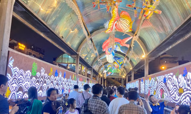 Trải nghiệm tour đi bộ kết nối không gian nghệ thuật công cộng giữa lòng Hà Nội